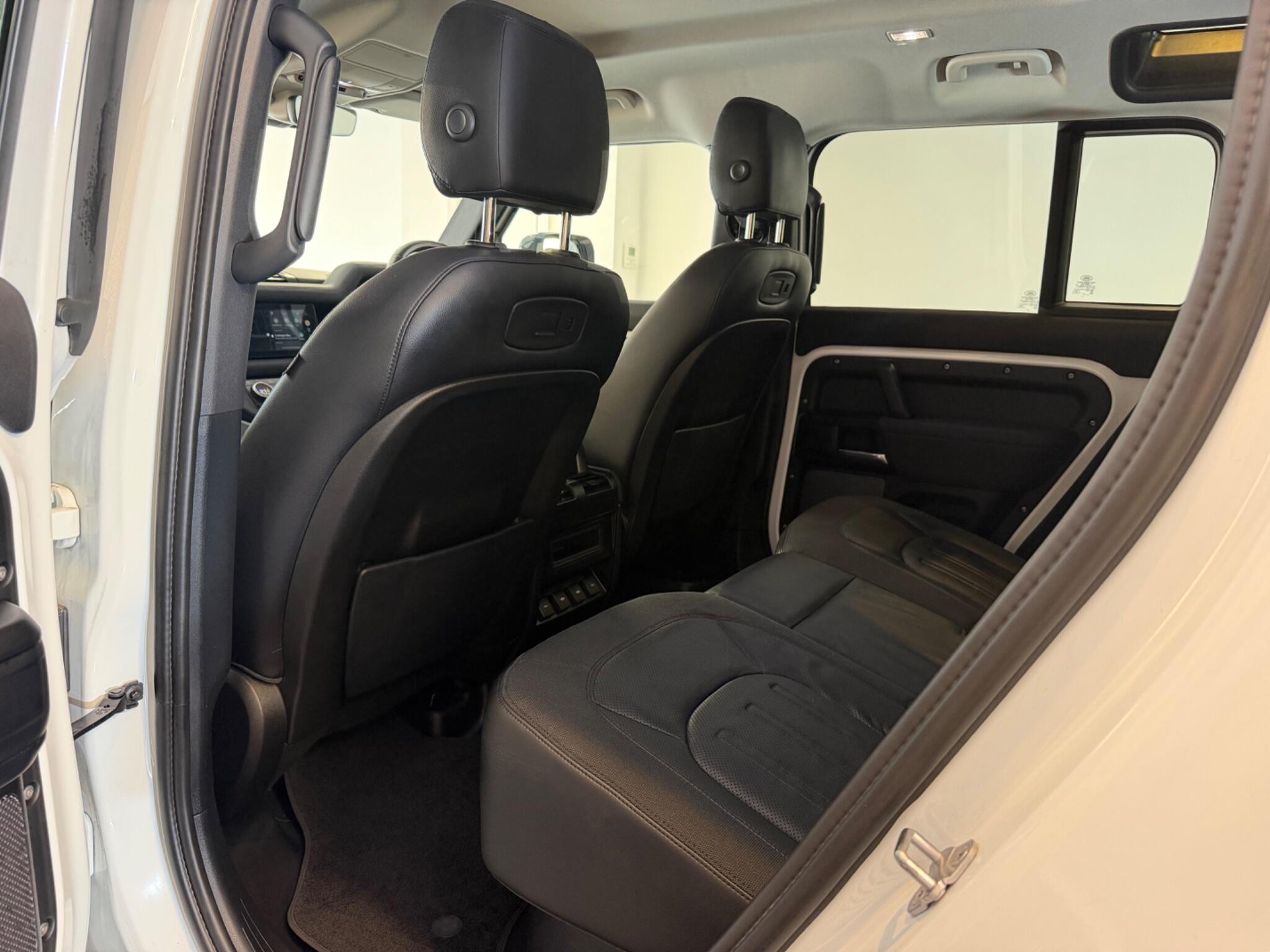 Land Rover Defender 110